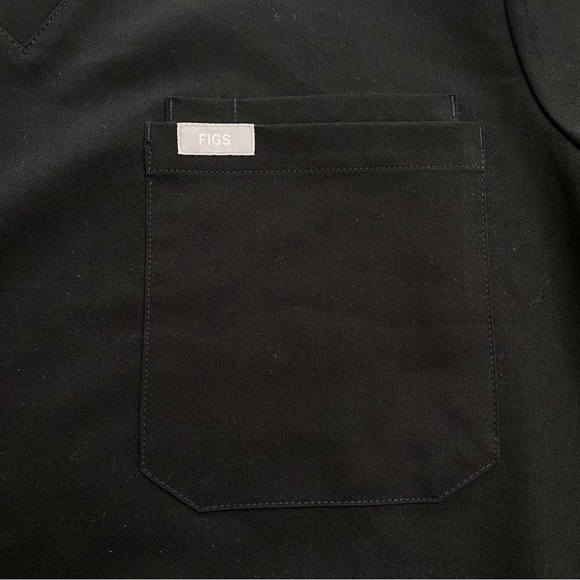FIGS  SCRUBS TOP MENS BLACK NWT MEDIUM - Picture 3 of 7